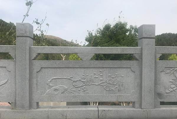 大连花岗岩栏杆和青石栏杆哪个好